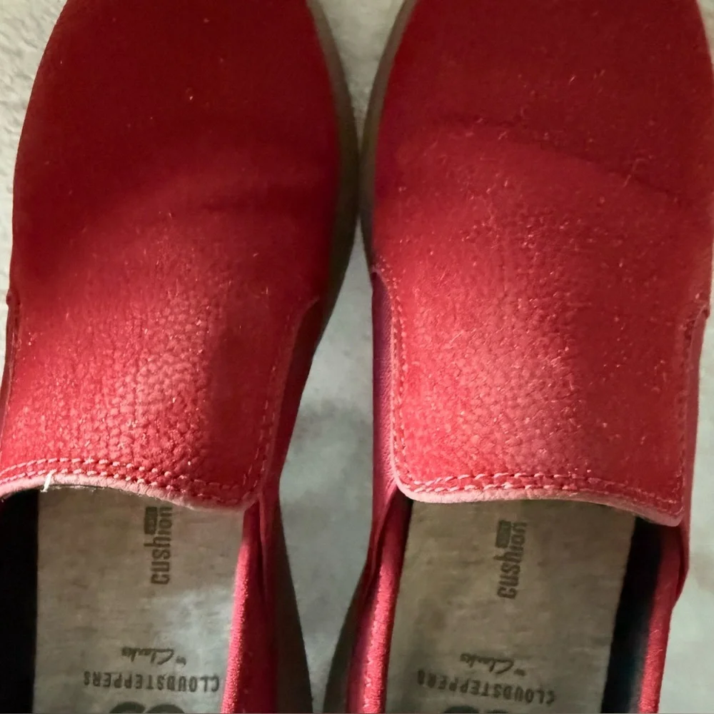 Clarks Shoes‎ Red Slip-On Women’s Size 6 Flats Loafers